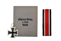 The iron cross 2nd class, including issue ribbon and envelope.